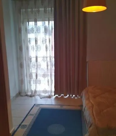 Shiny House Near To Sea @patra Appartement